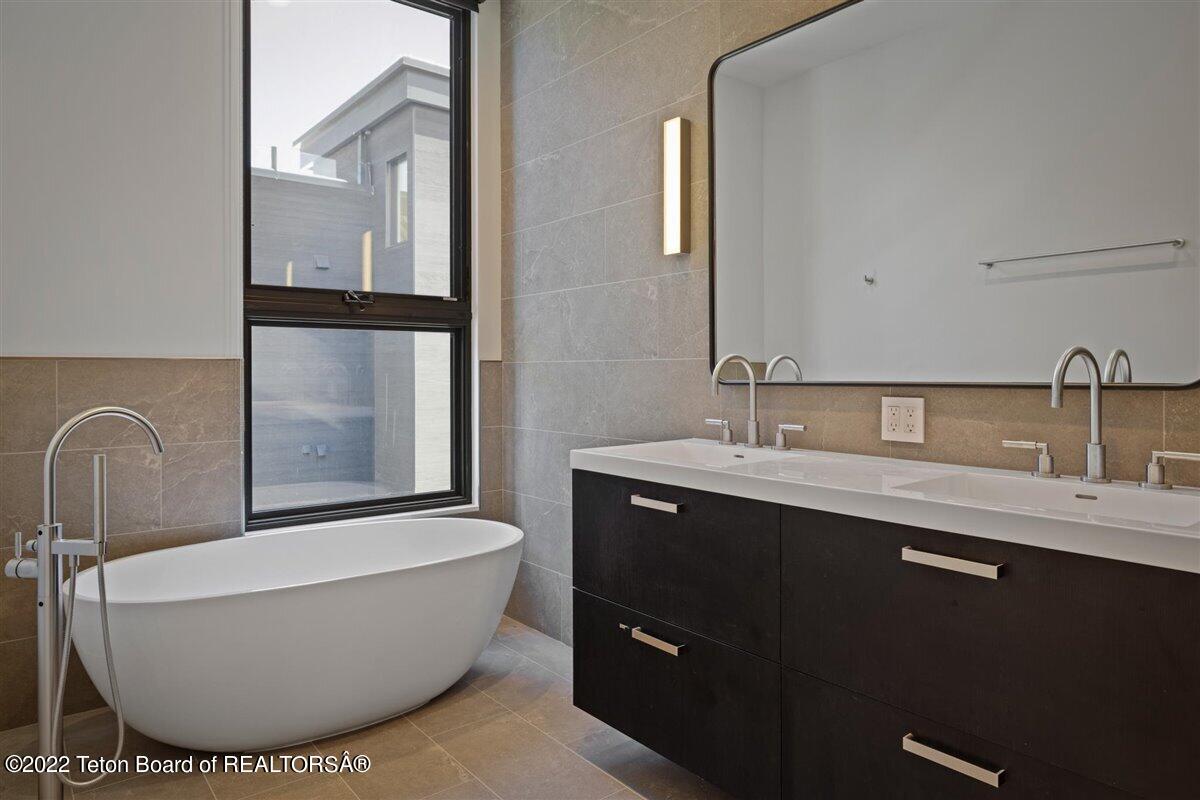 185 N GLENWOOD Street, 15