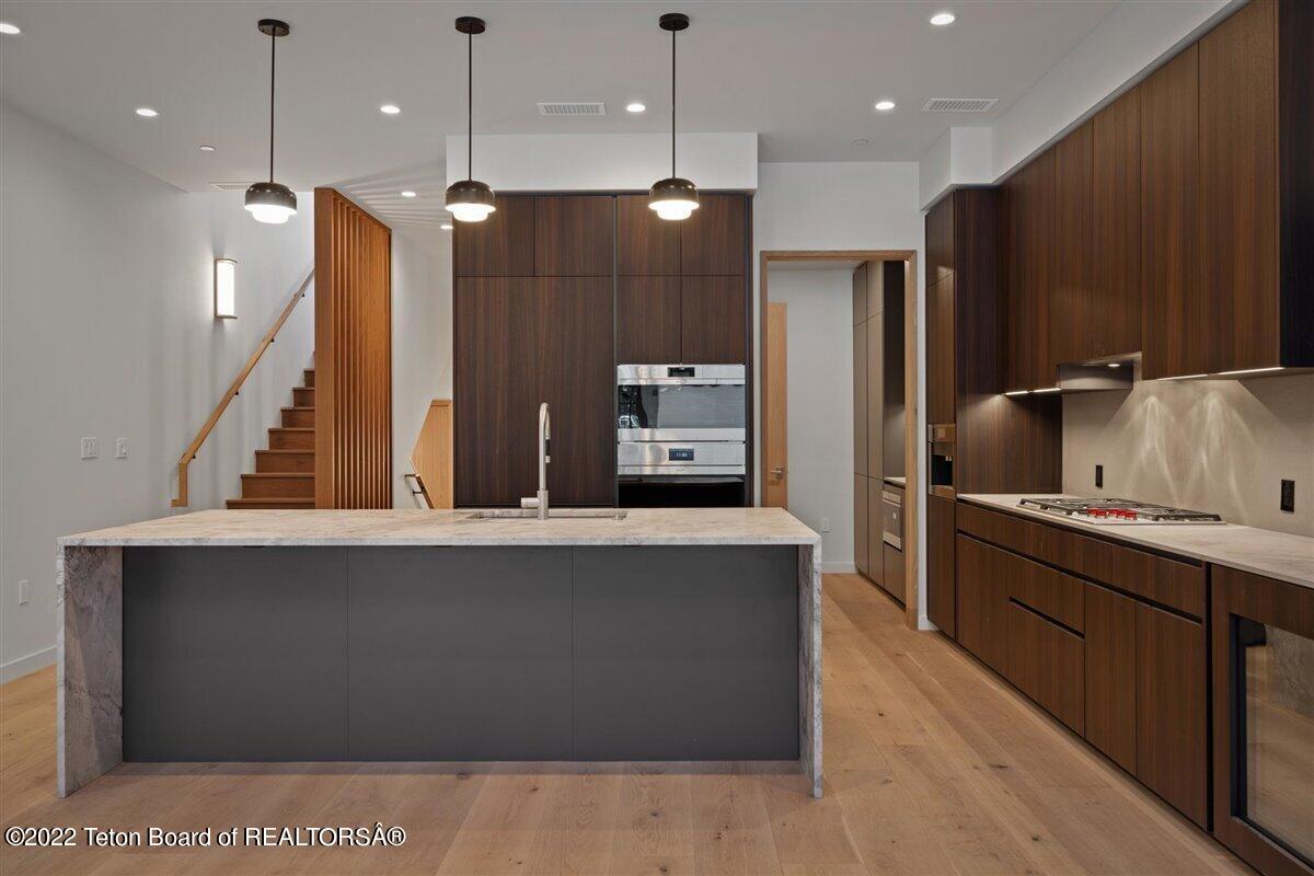 185 N GLENWOOD Street, 15