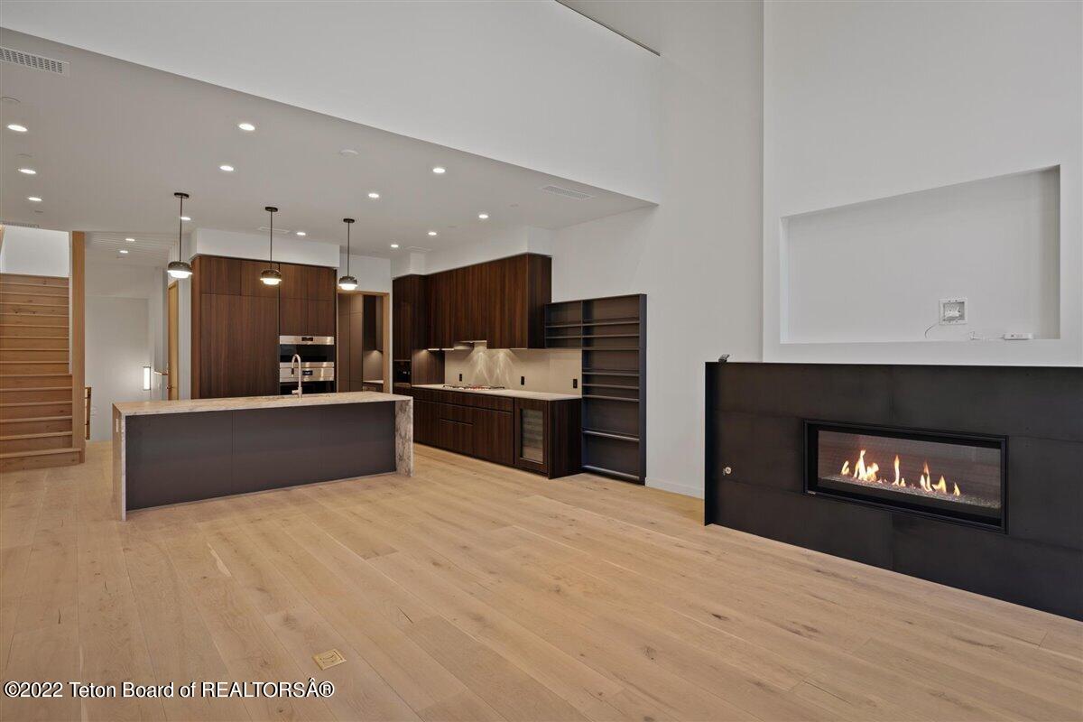 185 N GLENWOOD Street, 15