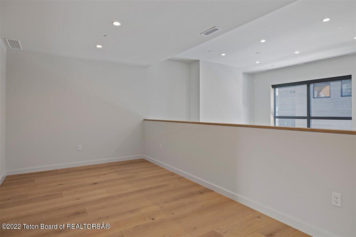 185 N GLENWOOD Street, 15