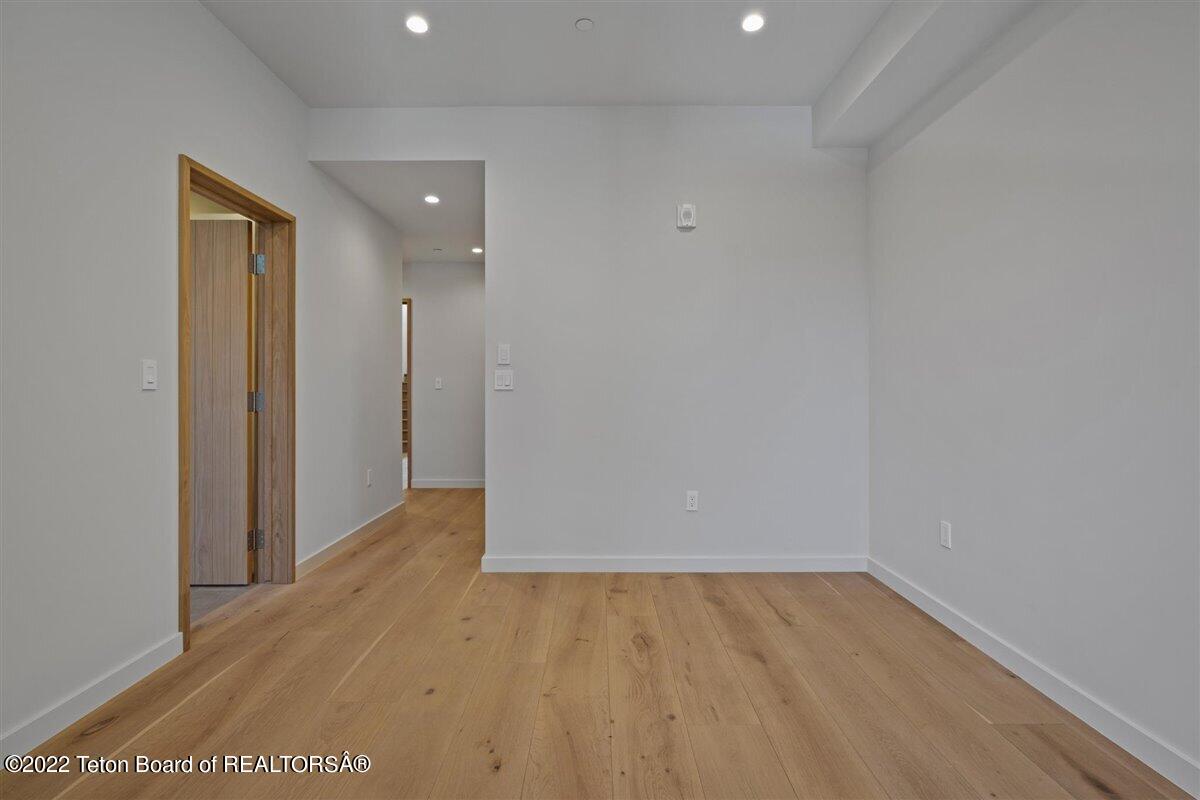 185 N GLENWOOD Street, 15