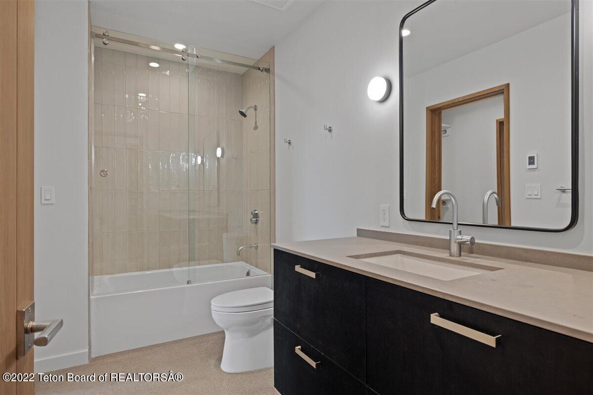 185 N GLENWOOD Street, 15