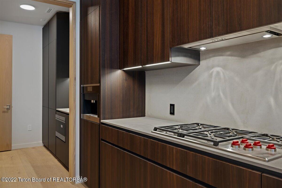 185 N GLENWOOD Street, 15