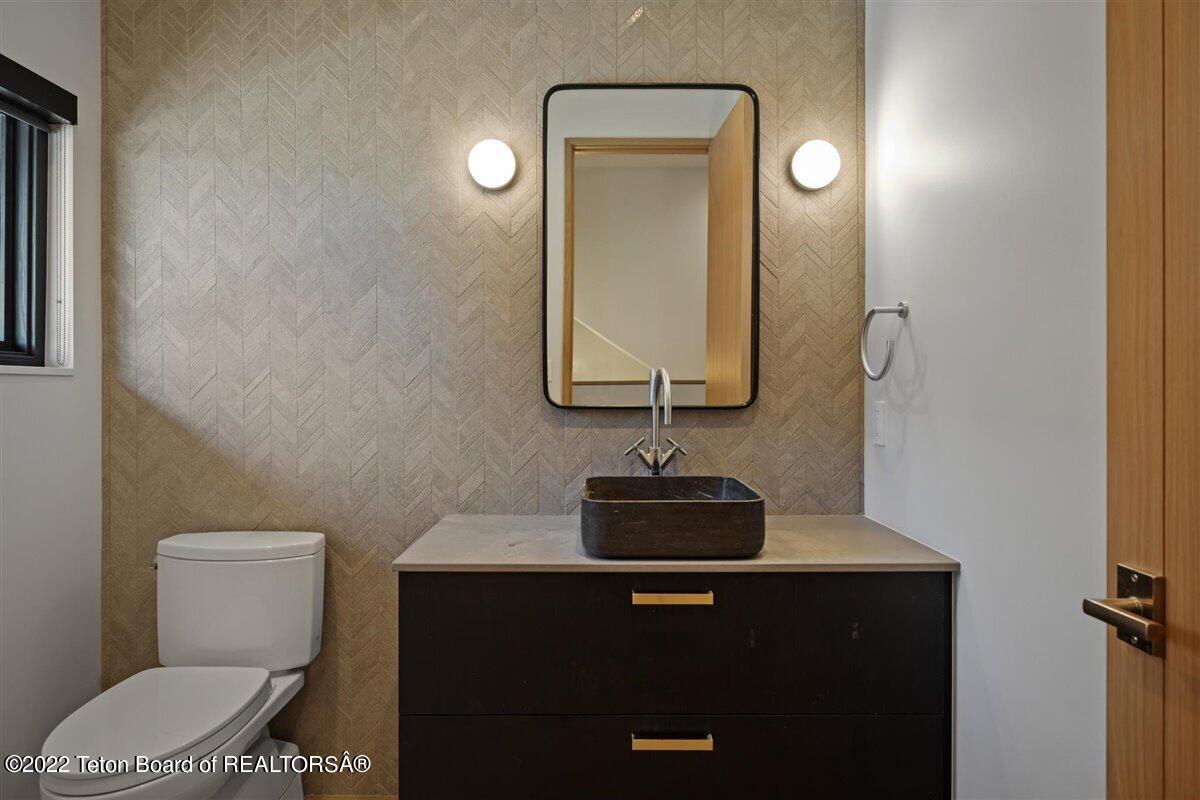 185 N GLENWOOD Street, 15