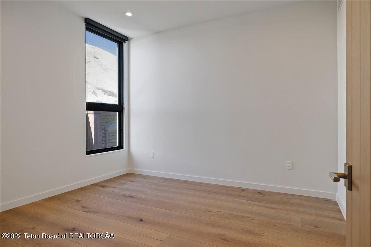 185 N GLENWOOD Street, 15