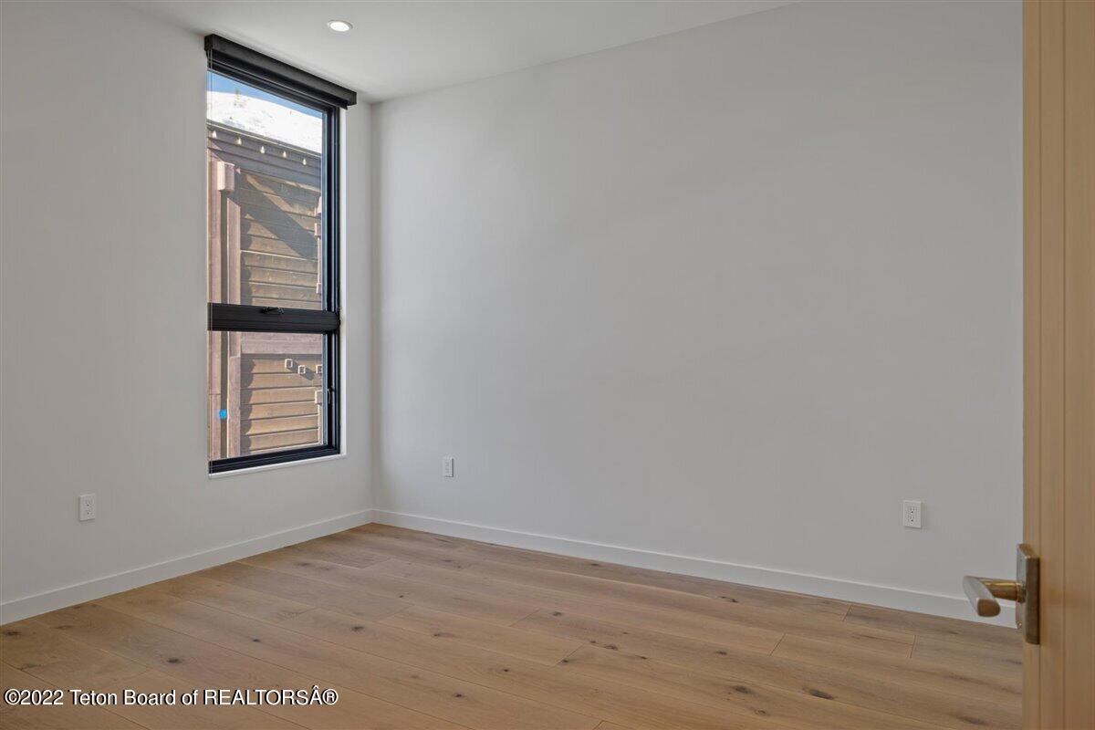 185 N GLENWOOD Street, 15