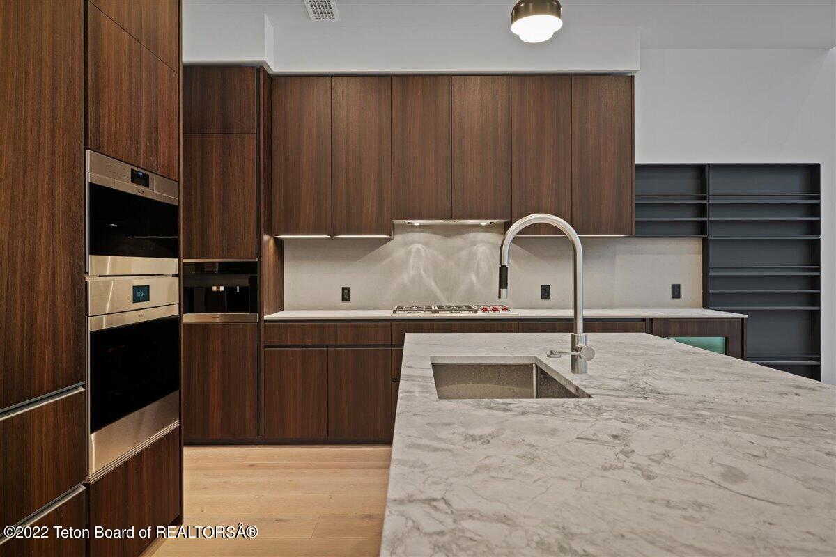 185 N GLENWOOD Street, 15