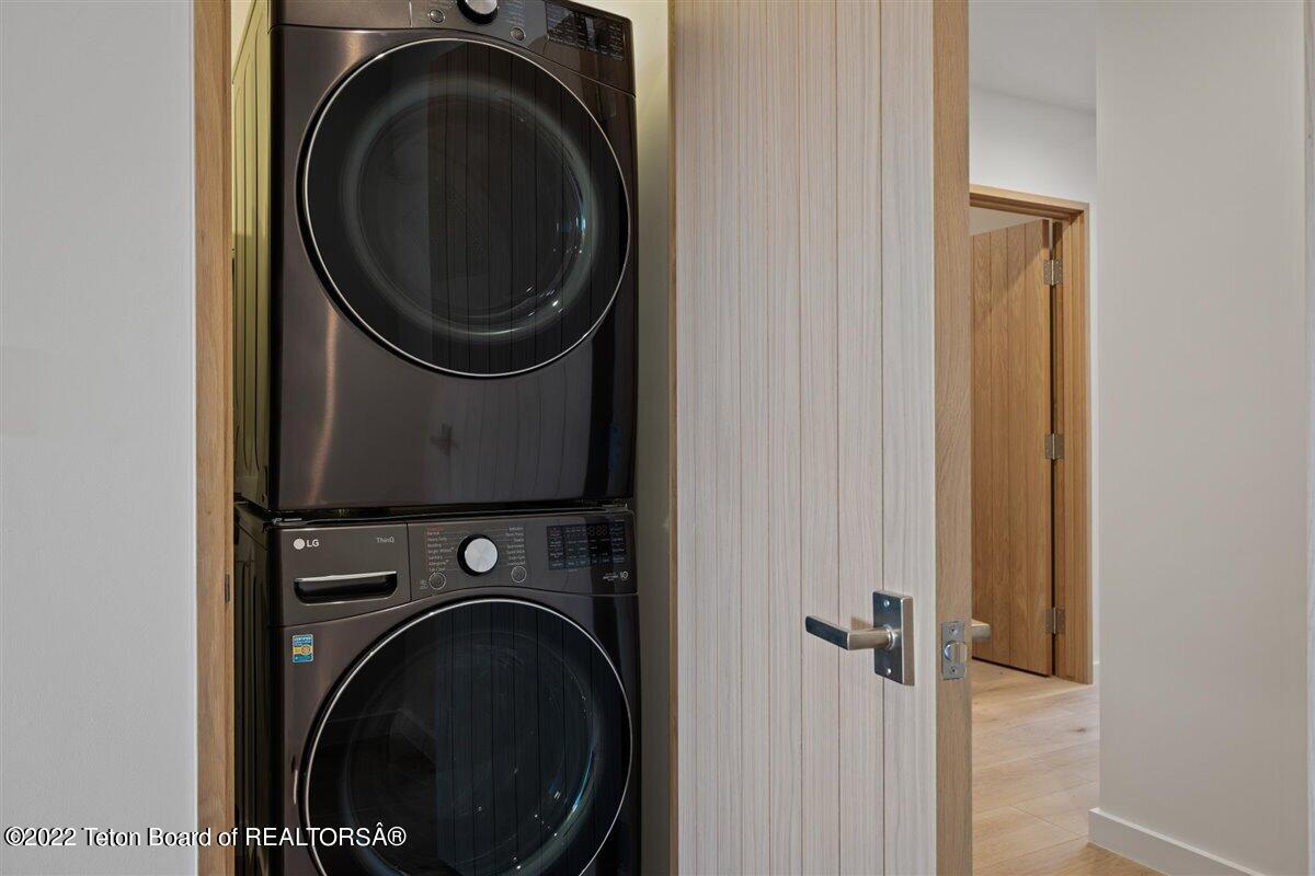 185 N GLENWOOD Street, 15