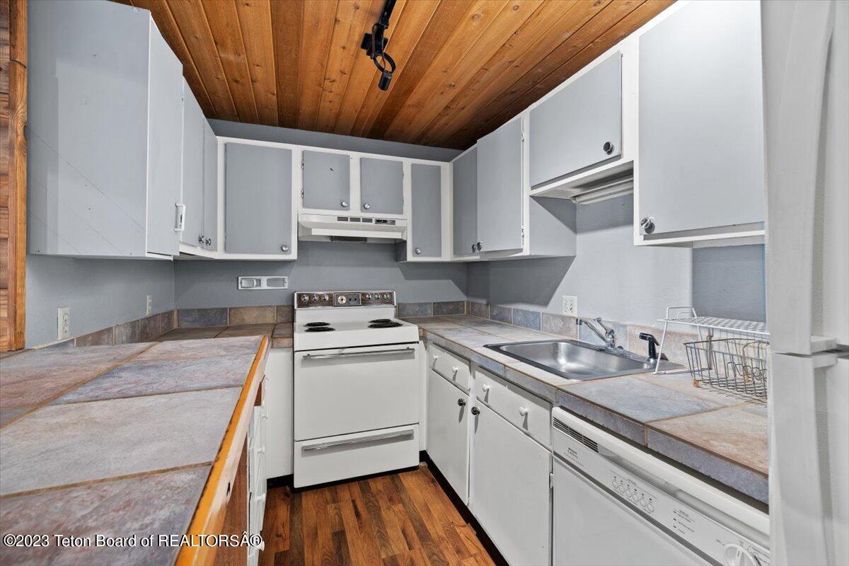 355 W DELONEY Avenue, A-12