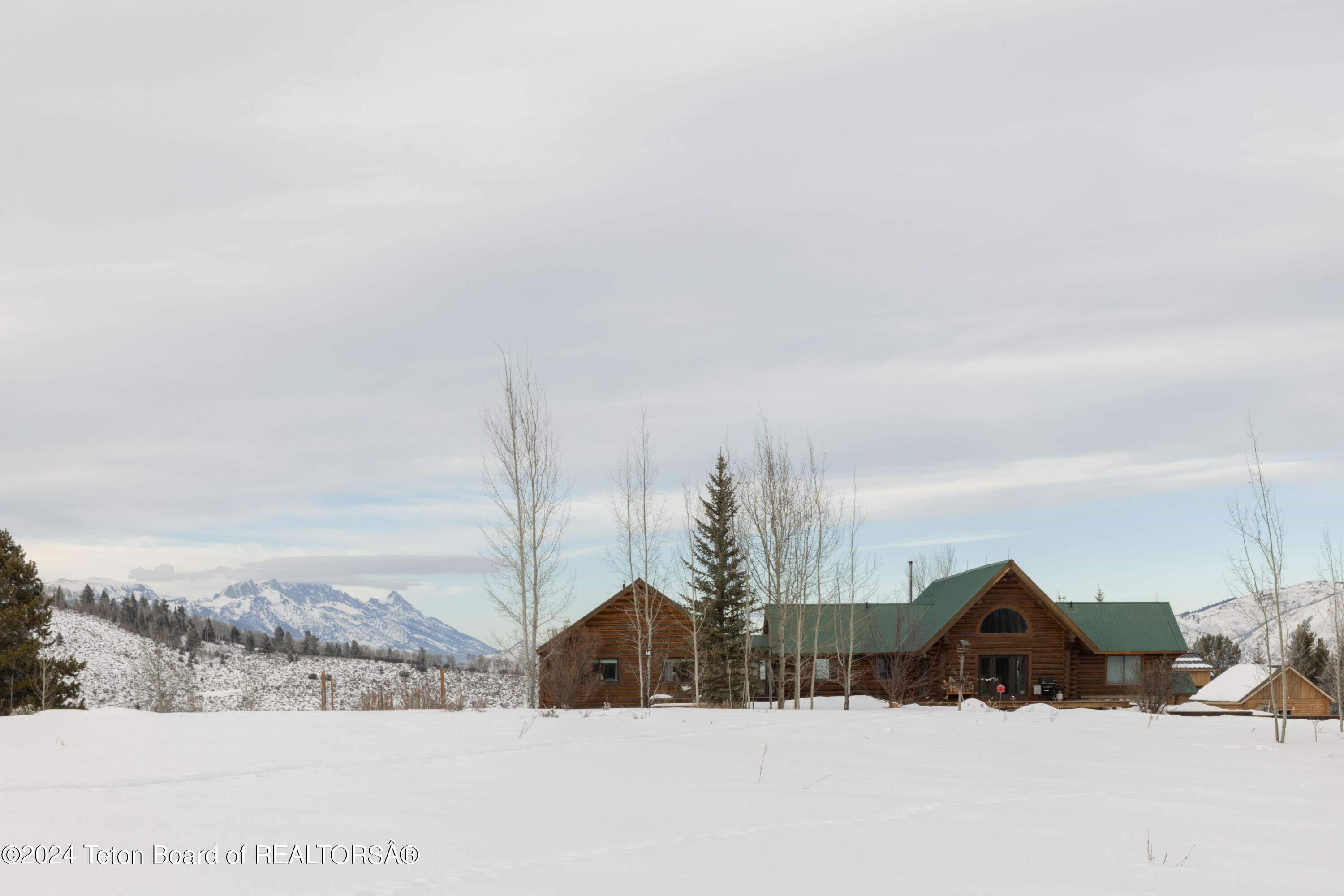 3690 W HIGHLAND Trail