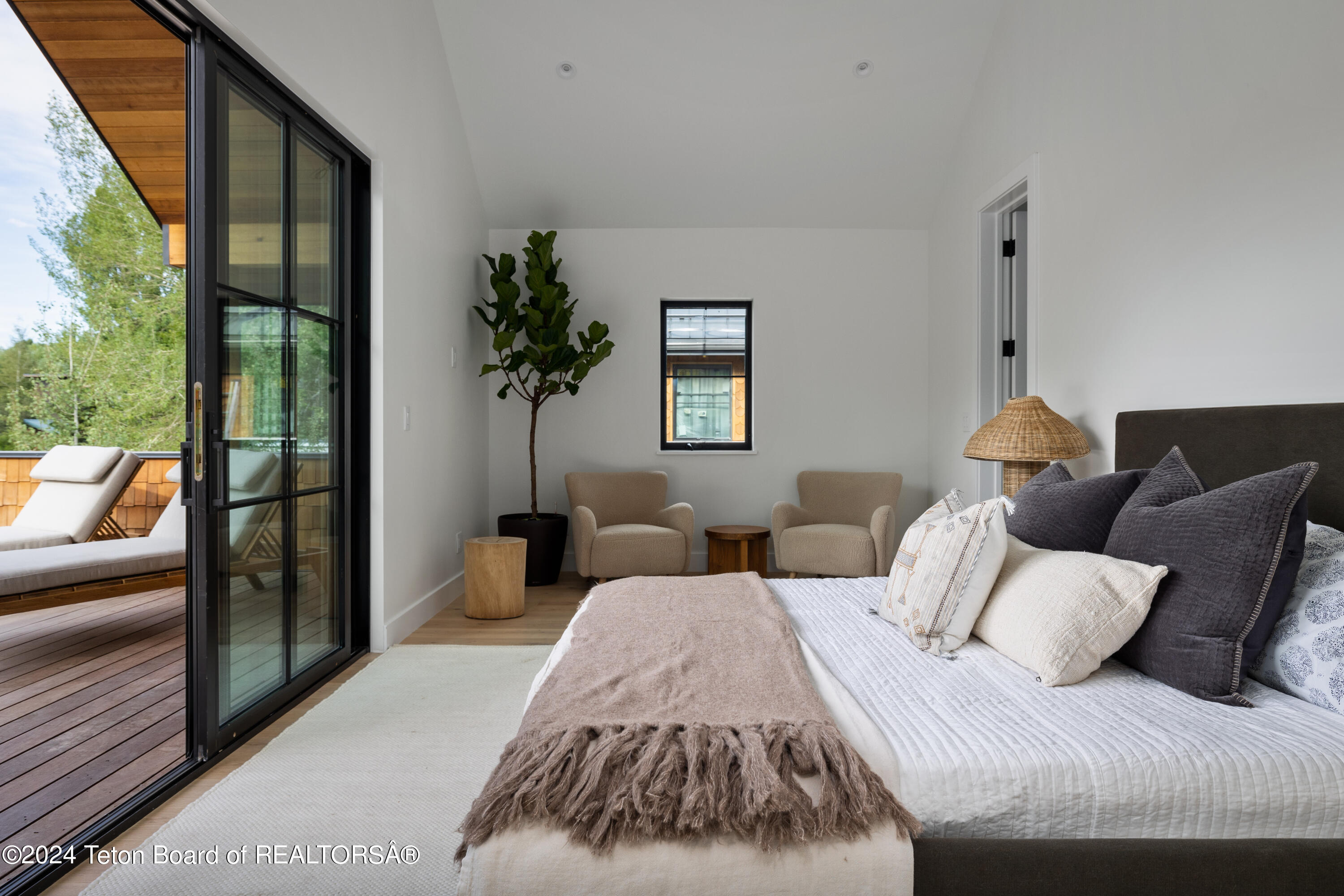 500 E SIMPSON Avenue