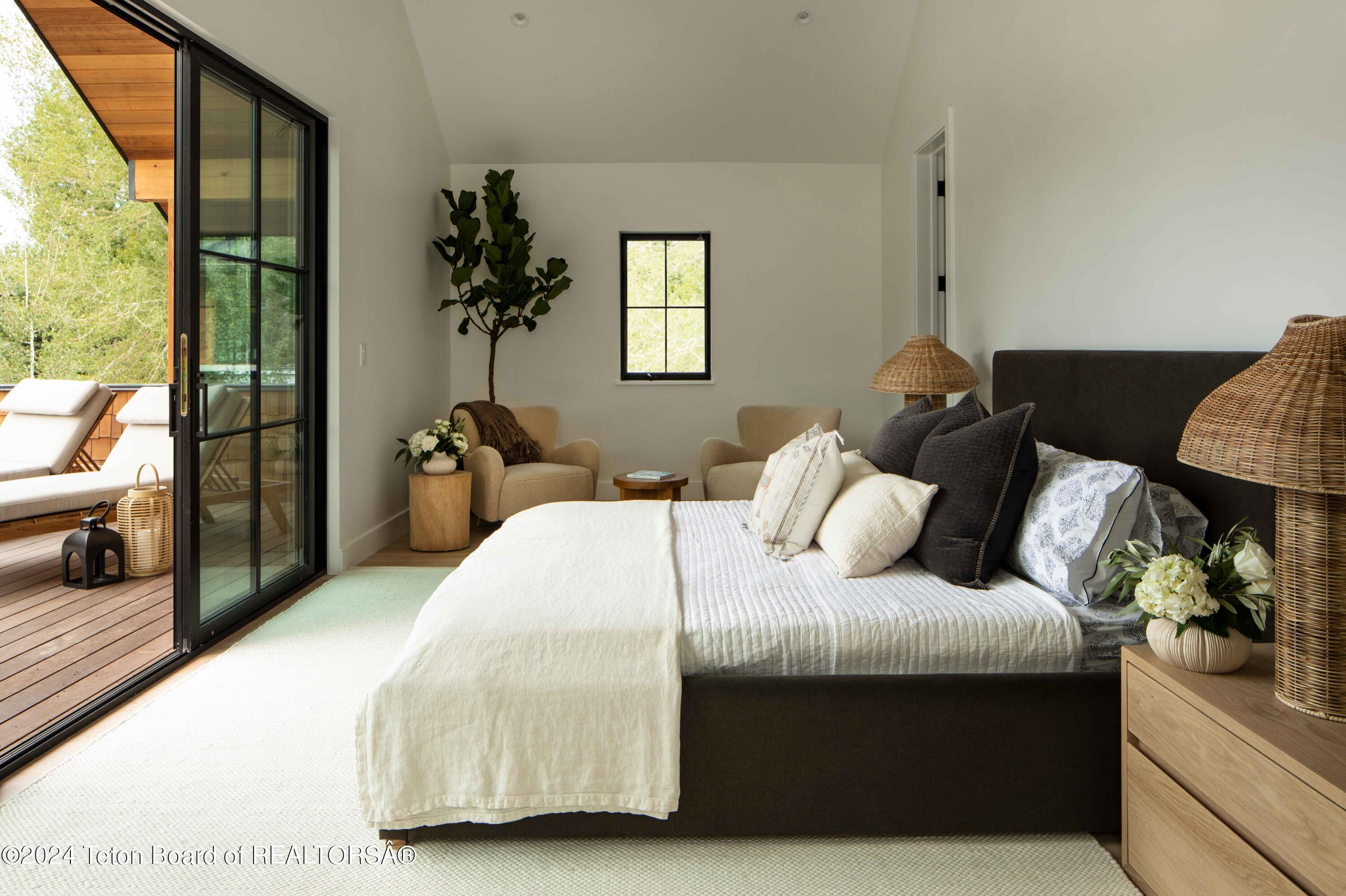 500 E SIMPSON Avenue