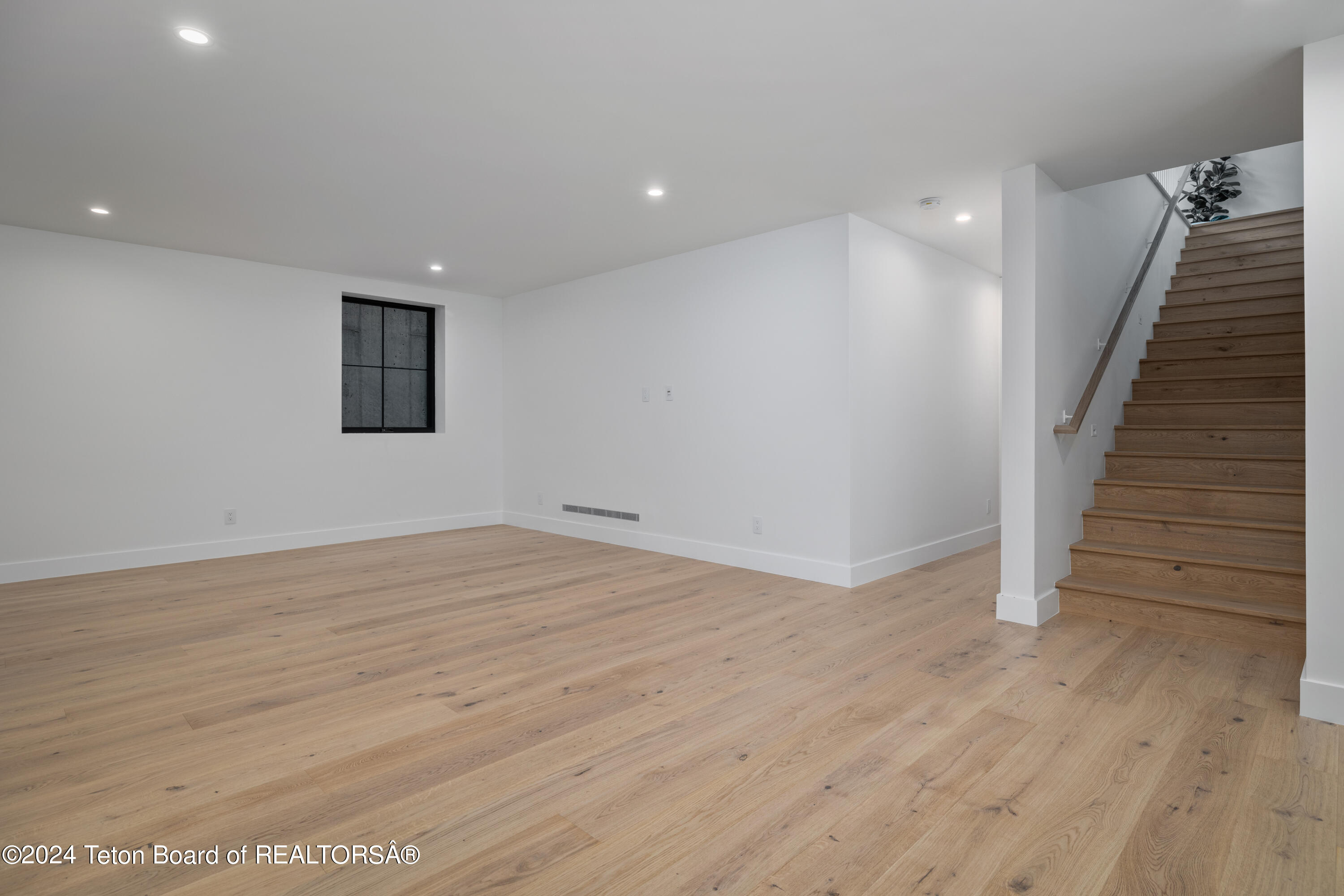 500 E SIMPSON Avenue