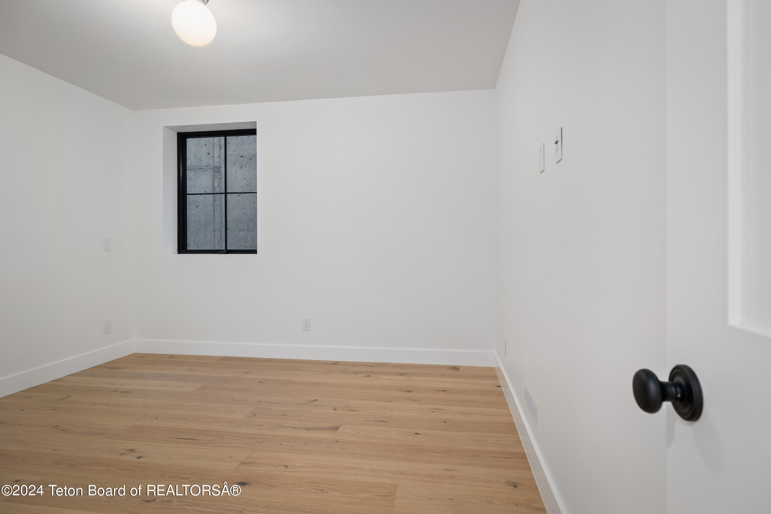 500 E SIMPSON Avenue