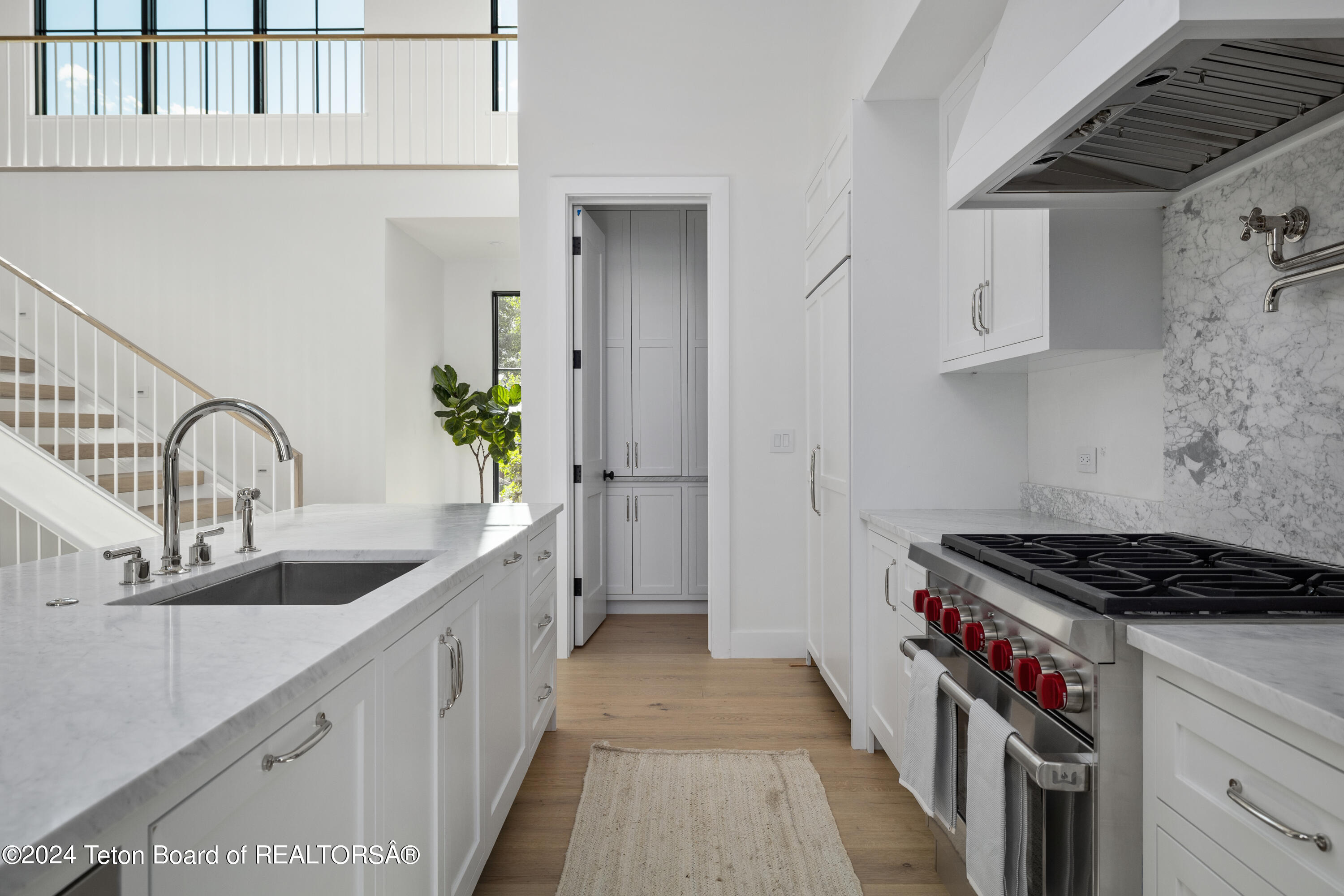 500 E SIMPSON Avenue