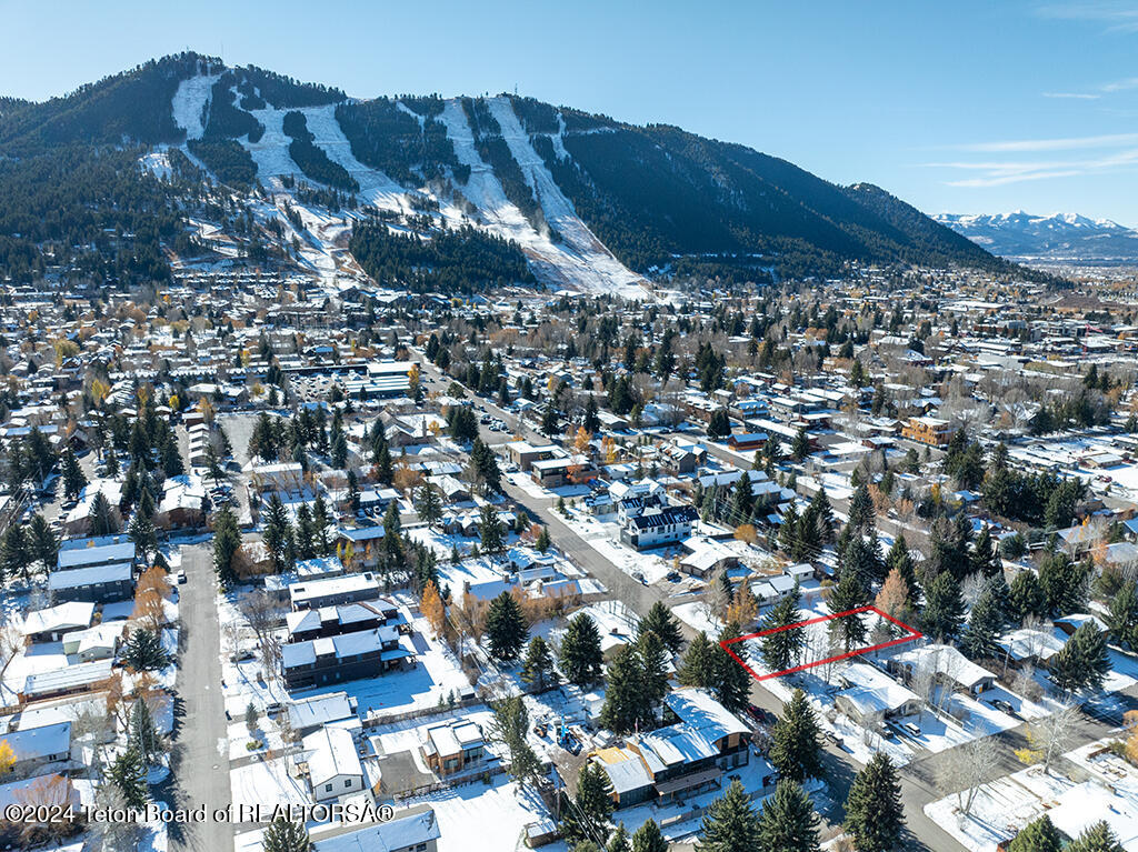 175 N GROS VENTRE Street