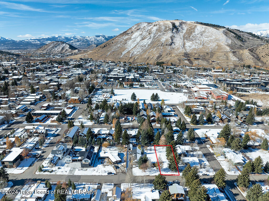 175 N GROS VENTRE Street