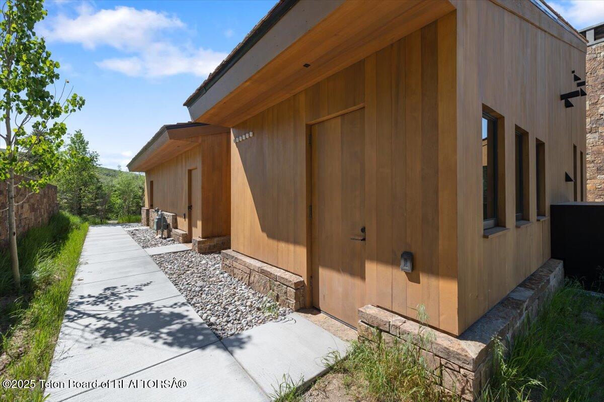 585 W SENA Road