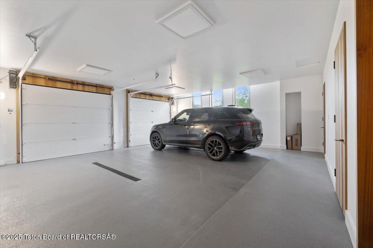 585 W SENA Road