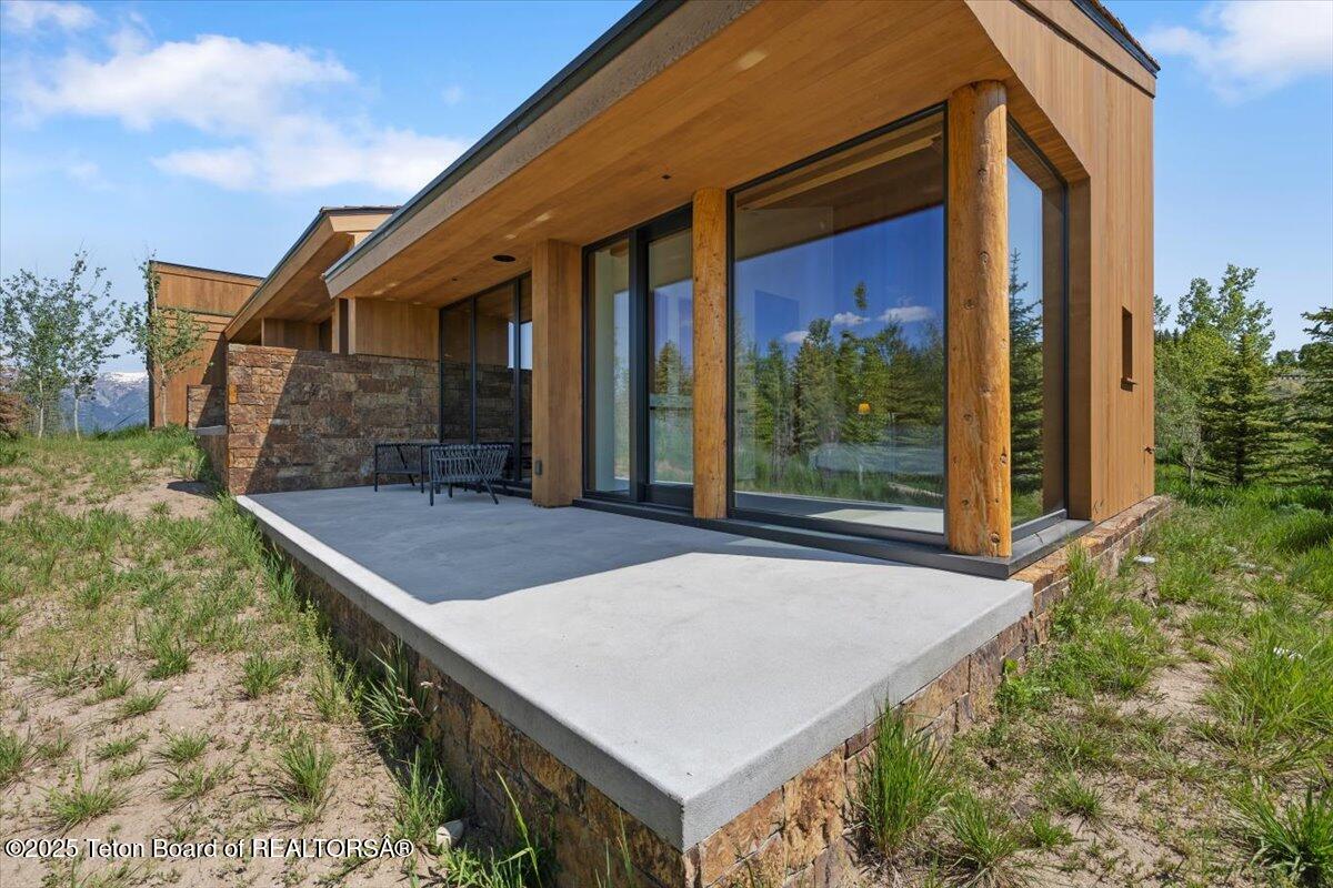 585 W SENA Road