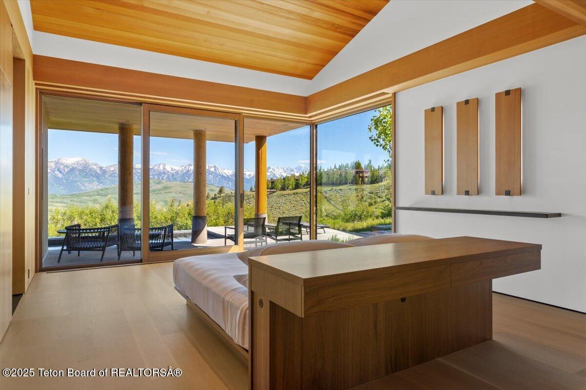 585 W SENA Road