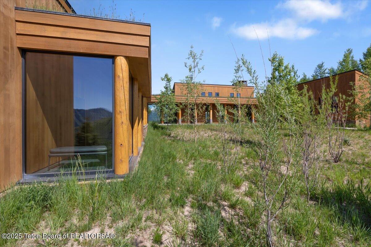 585 W SENA Road