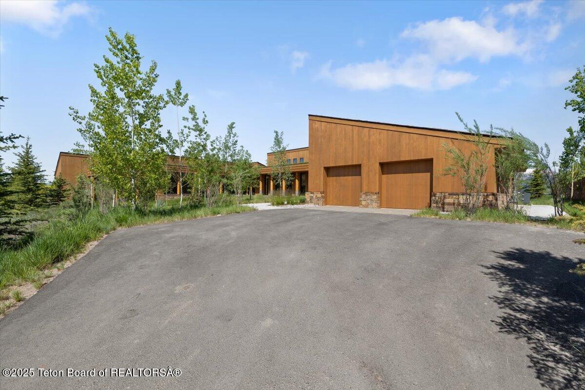 585 W SENA Road