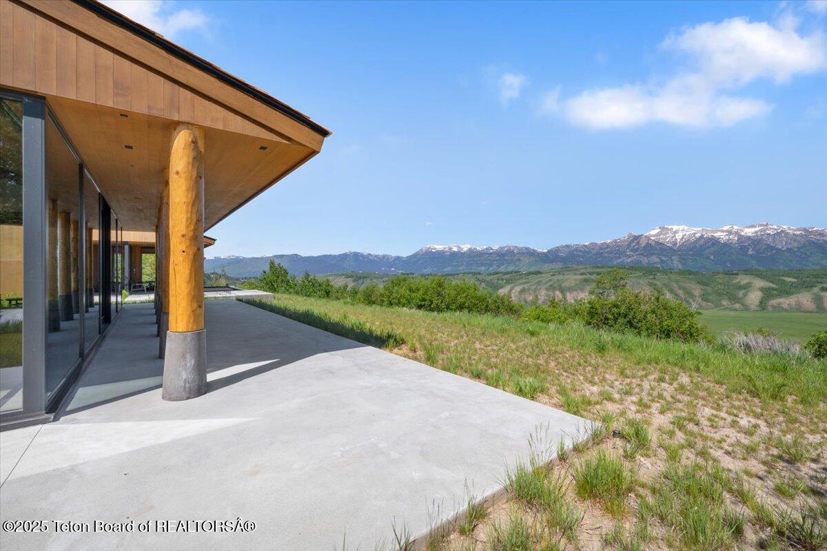 585 W SENA Road