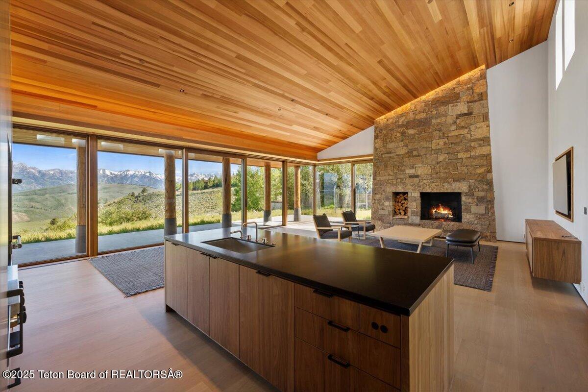 585 W SENA Road
