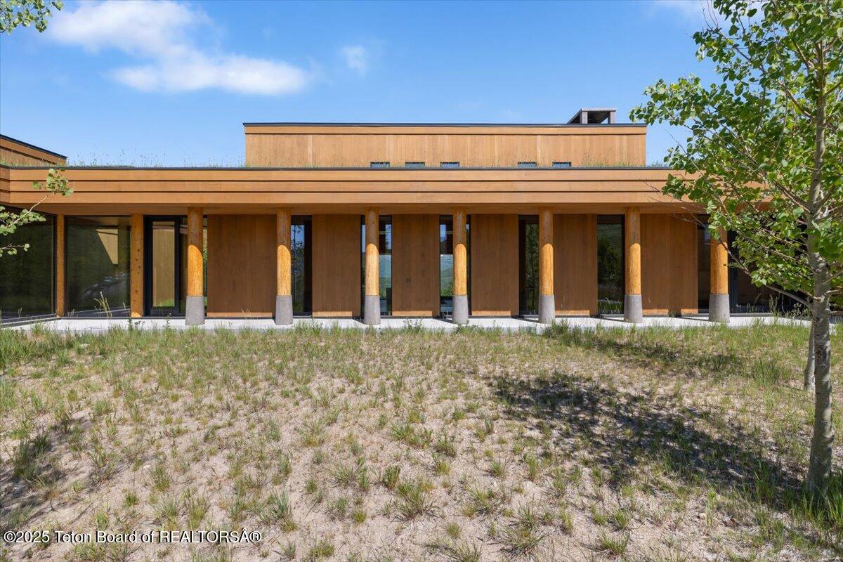 585 W SENA Road