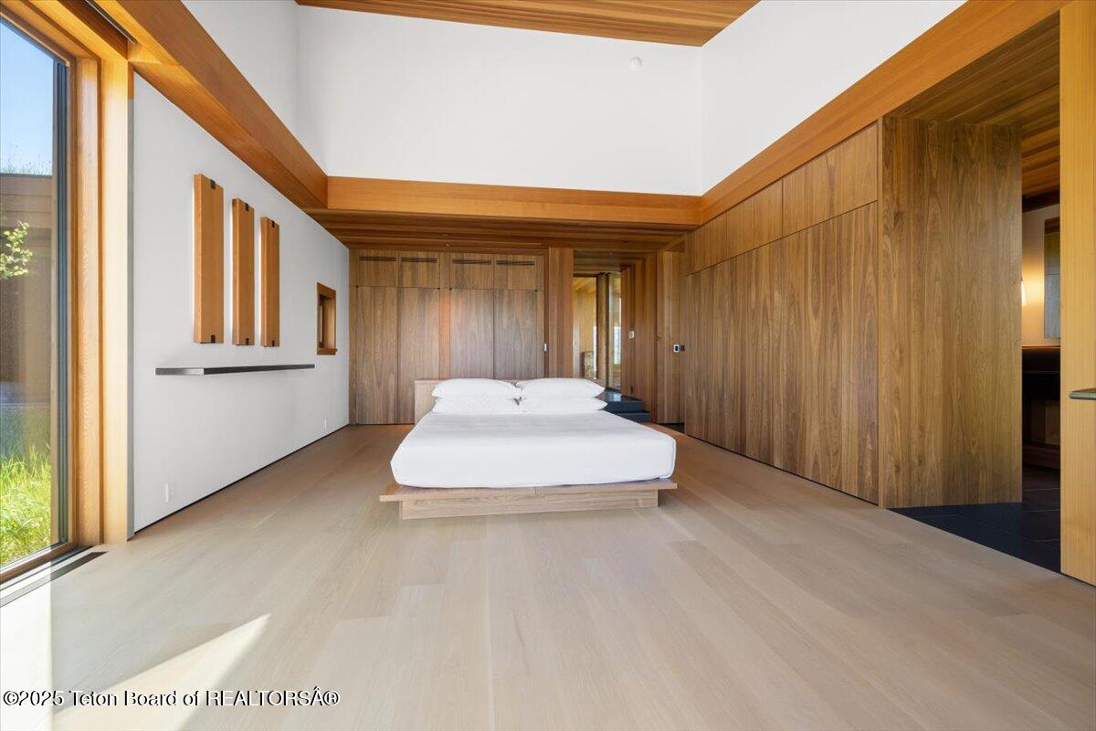 585 W SENA Road