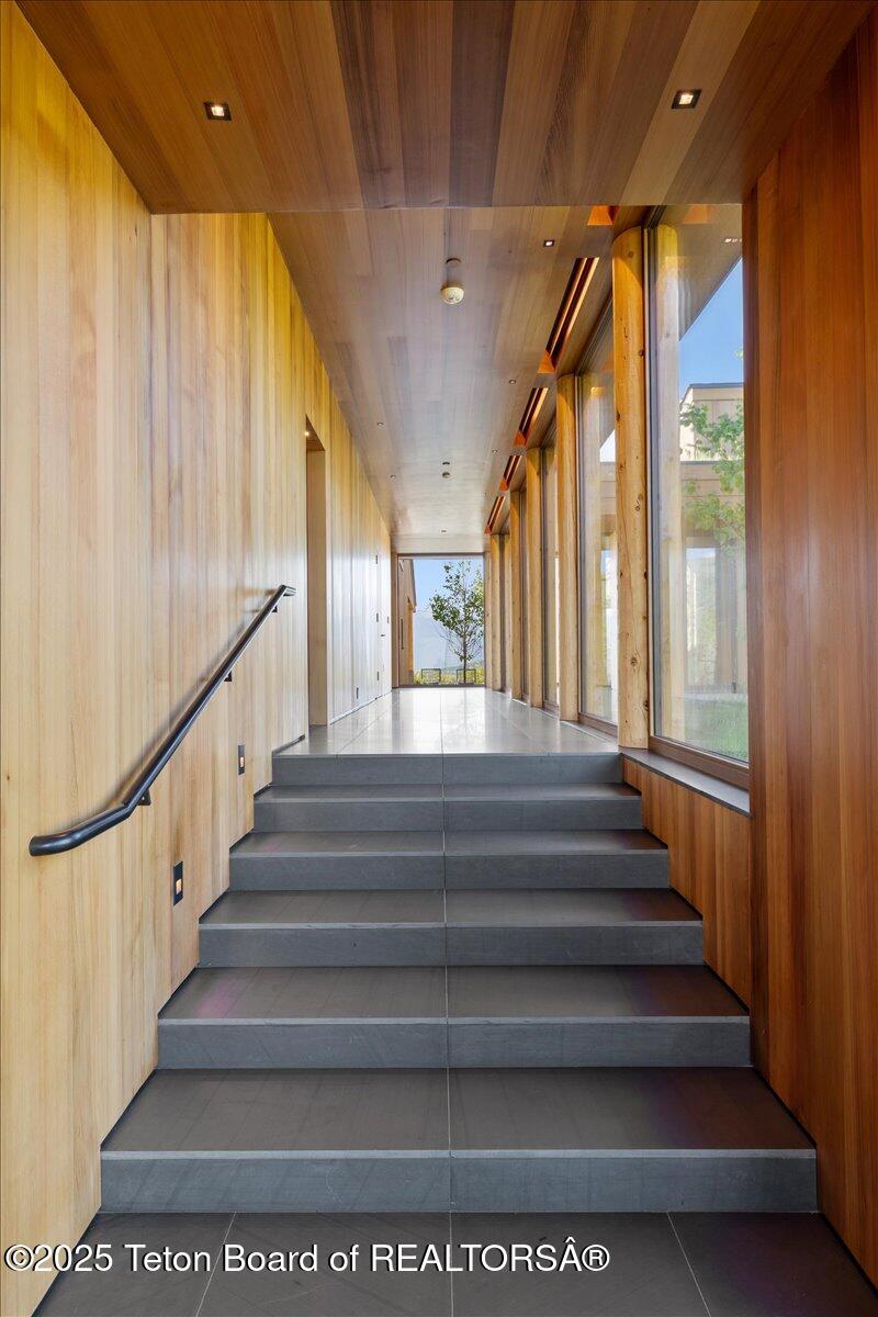 585 W SENA Road