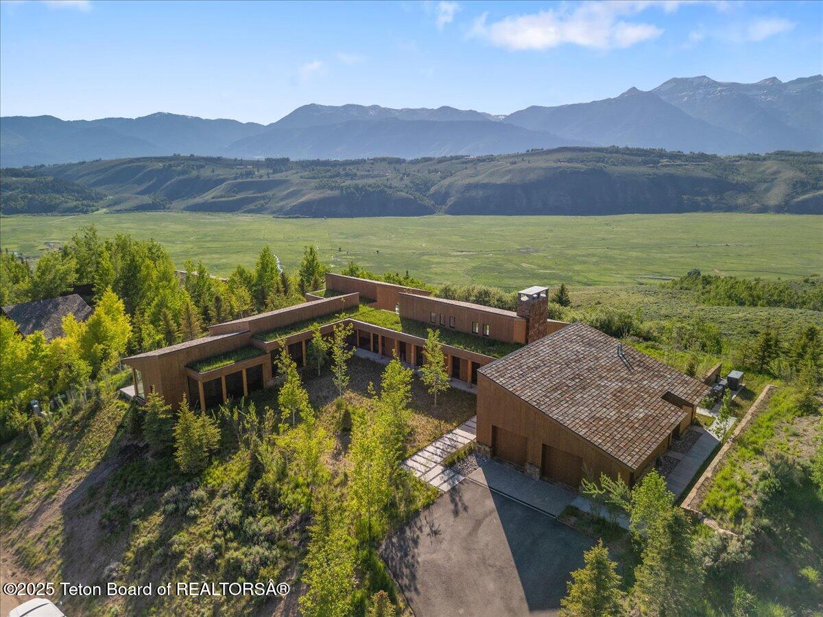 585 W SENA Road