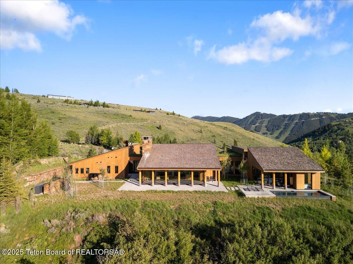 585 W SENA Road