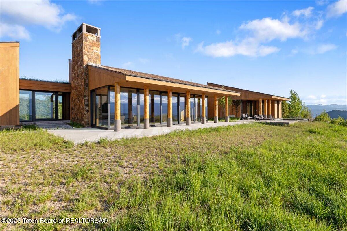 585 W SENA Road