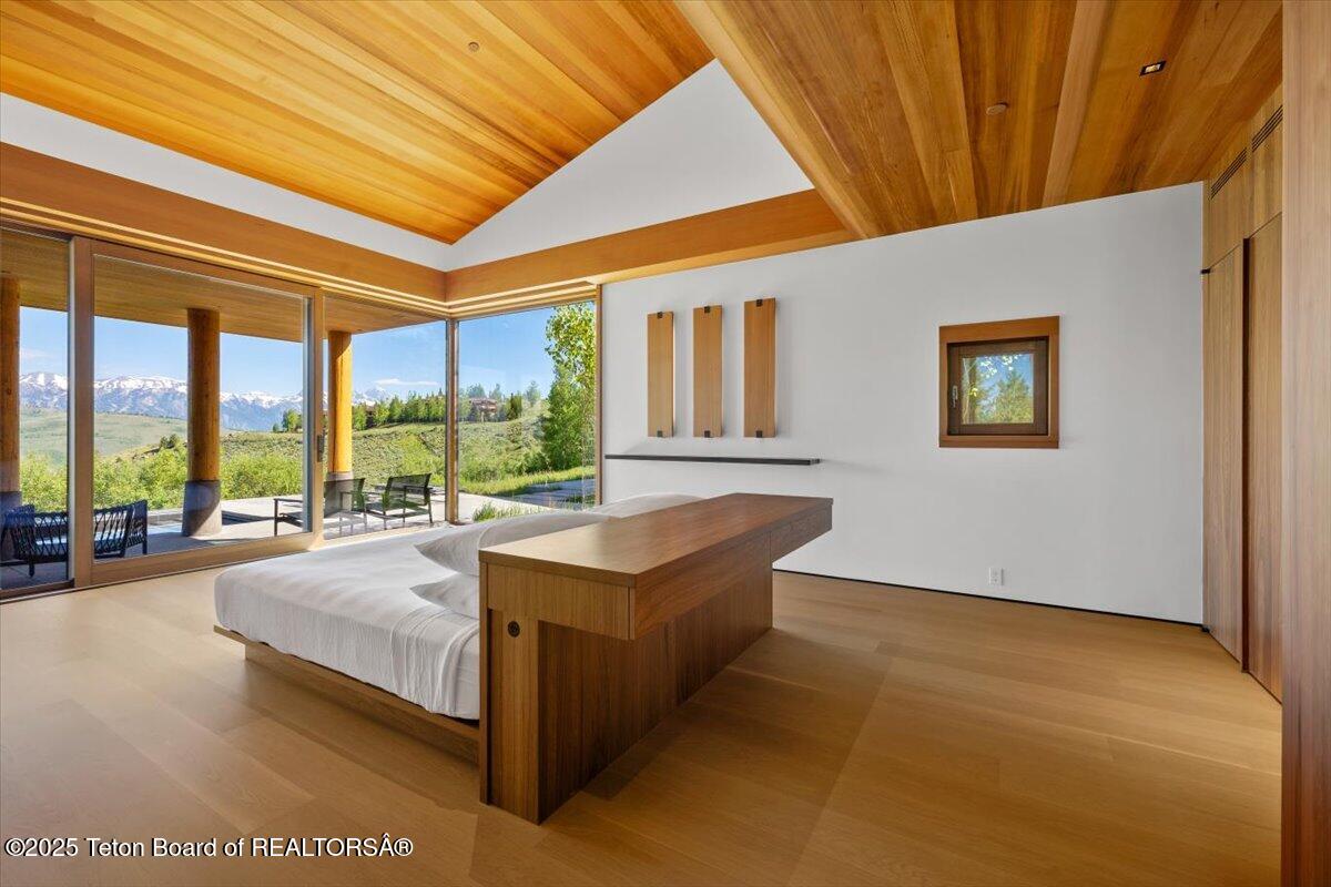 585 W SENA Road