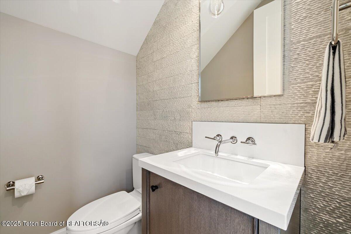 338 HIDDEN HOLLOW Drive