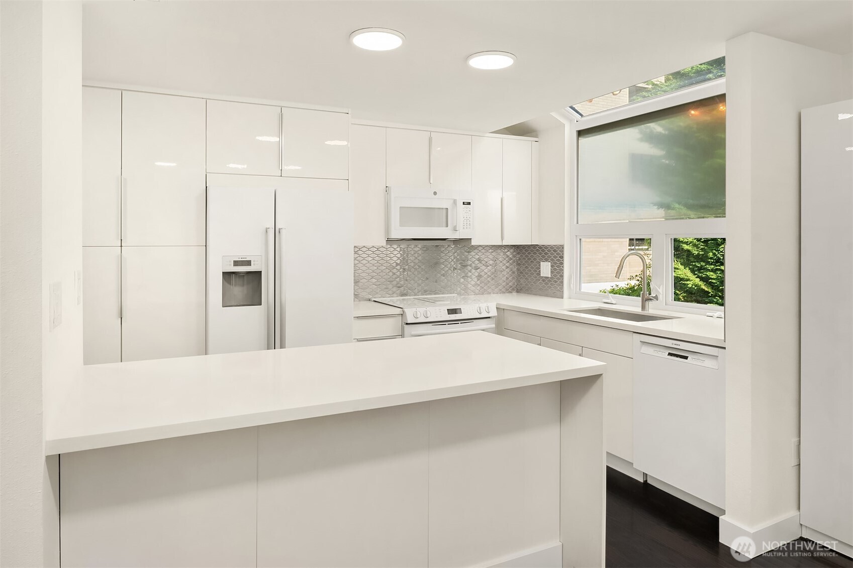 202 W Olympic Place Unit: 405