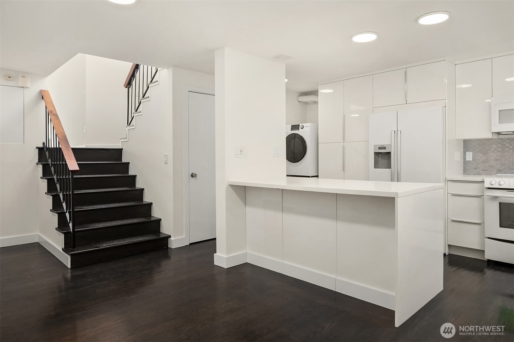 202 W Olympic Place Unit: 405