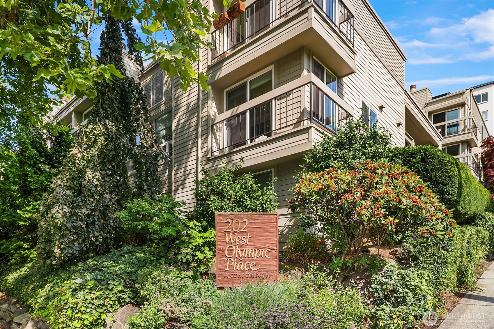 202 W Olympic Place Unit: 405