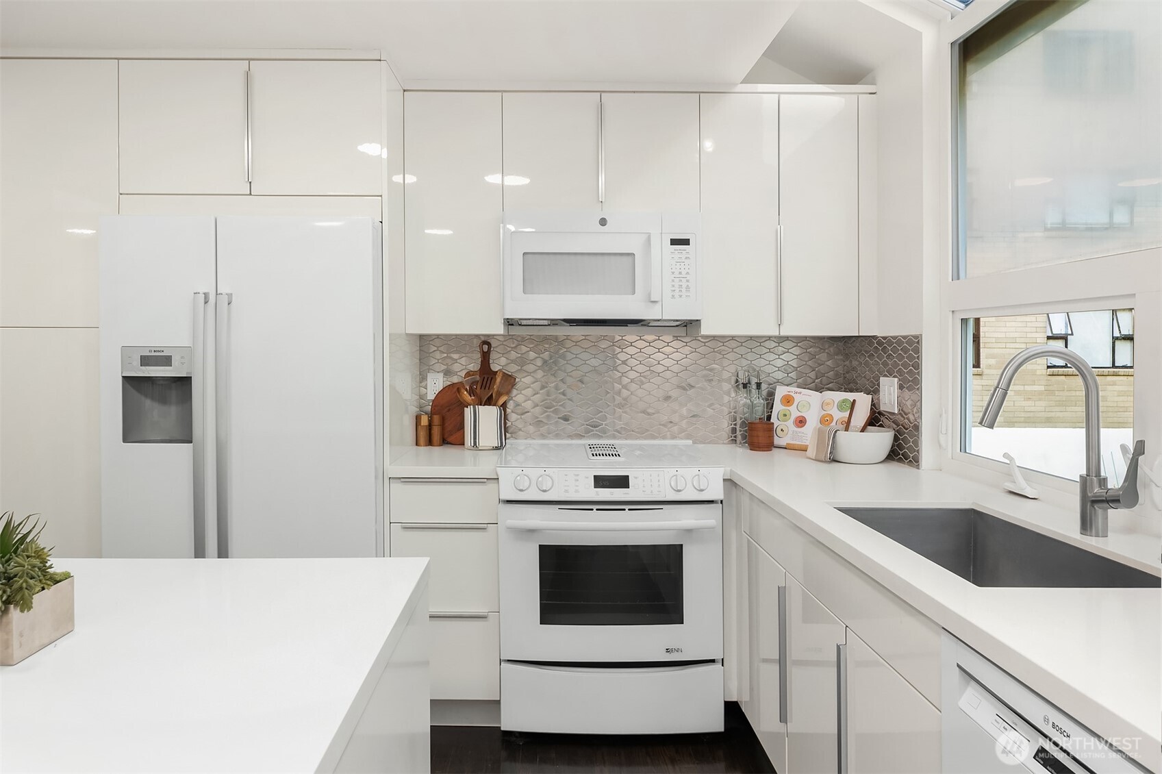 202 W Olympic Place Unit: 405