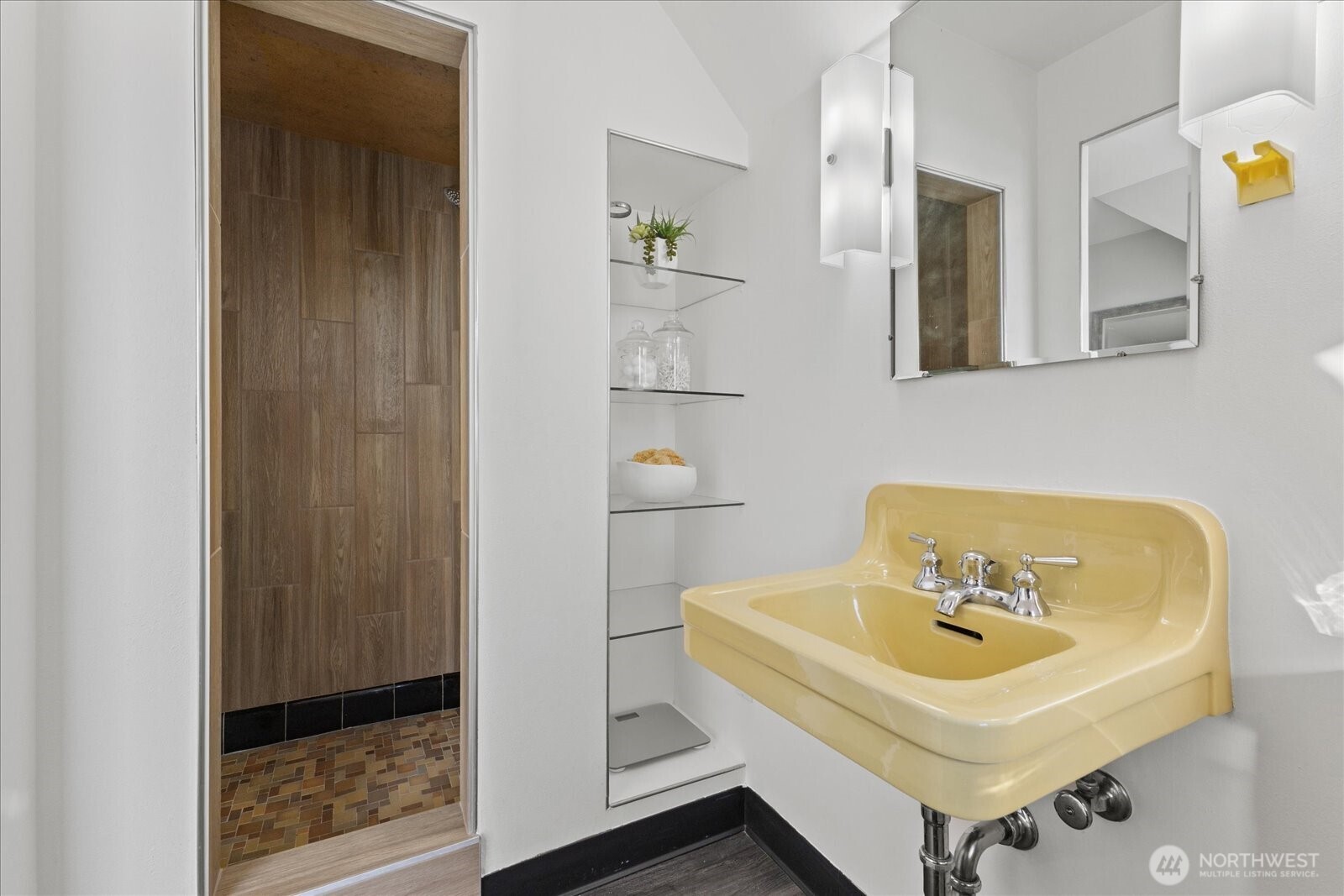 307 W Highland Drive