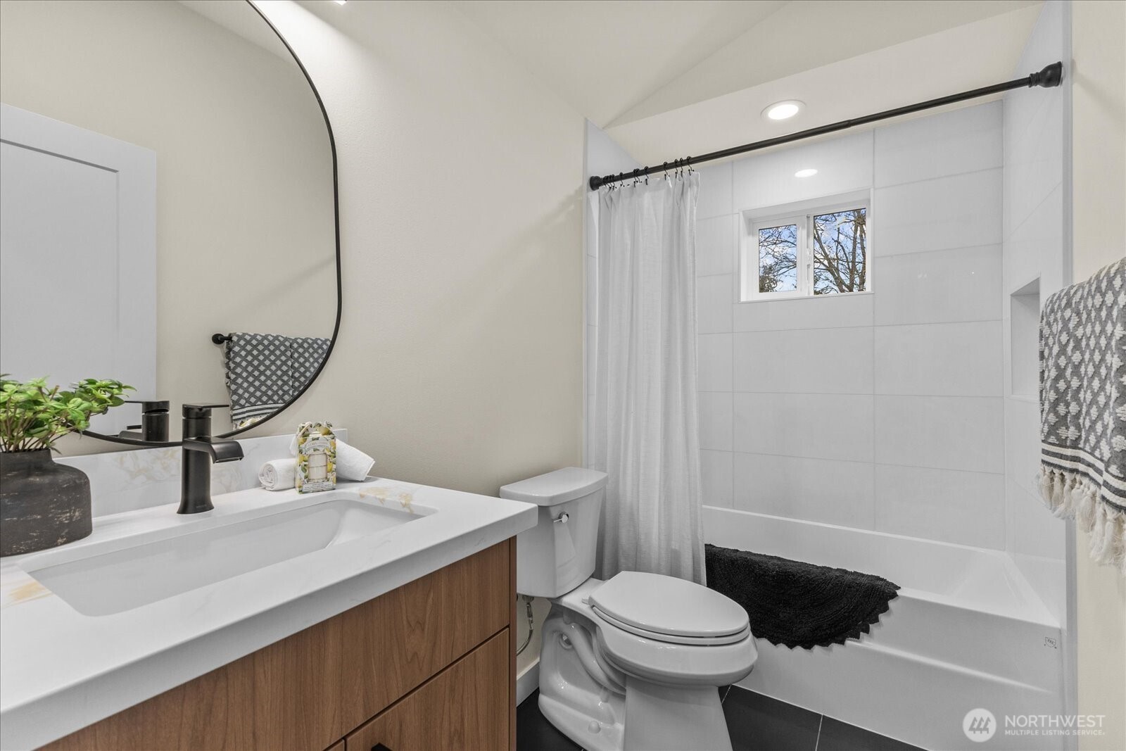 11017 35th Avenue NE