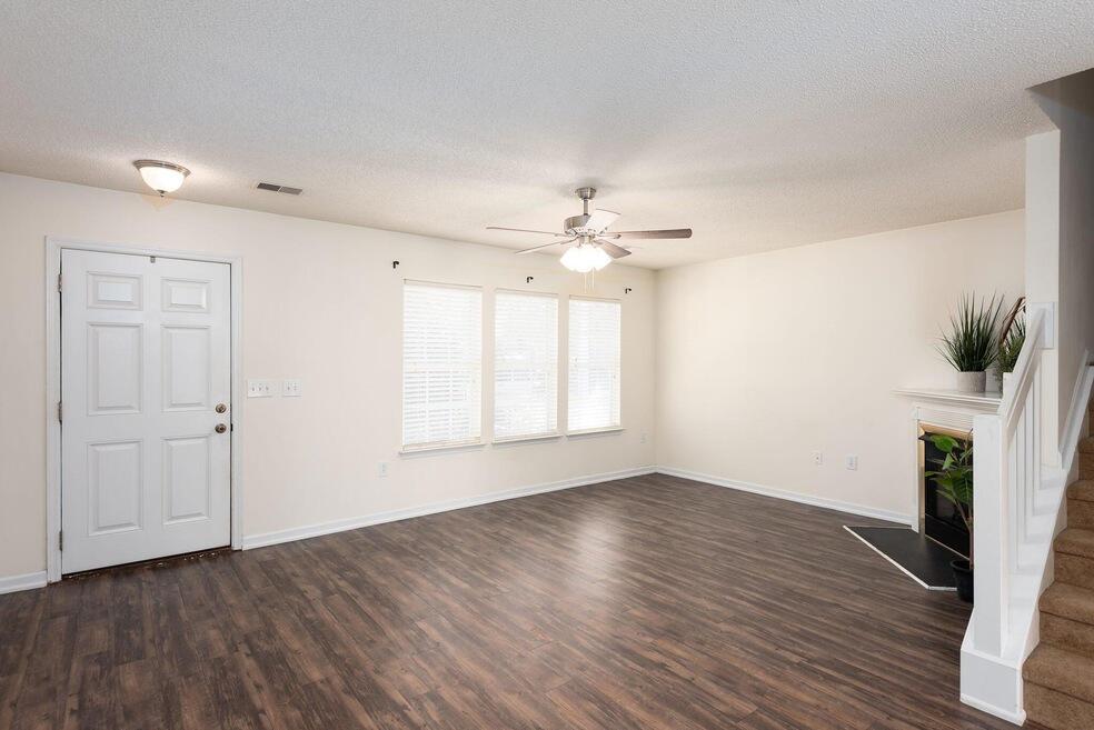 102 Yellow Hawthorn Circle