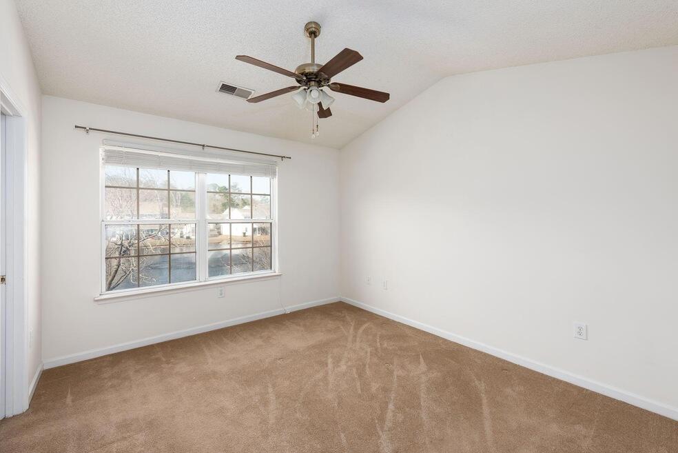 102 Yellow Hawthorn Circle