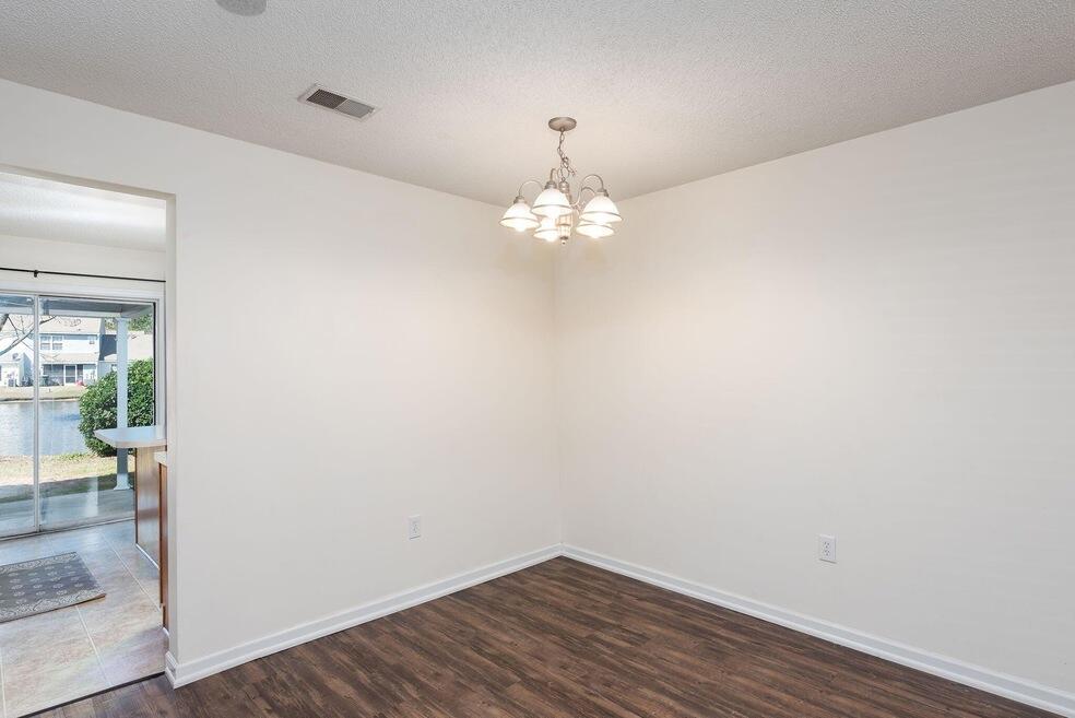 102 Yellow Hawthorn Circle