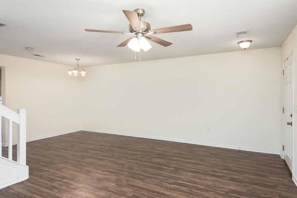 102 Yellow Hawthorn Circle