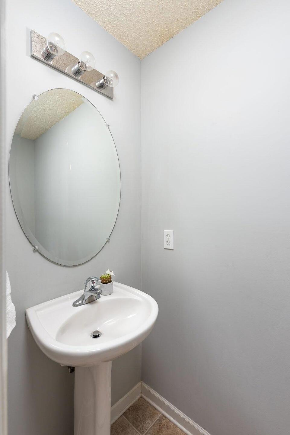 102 Yellow Hawthorn Circle