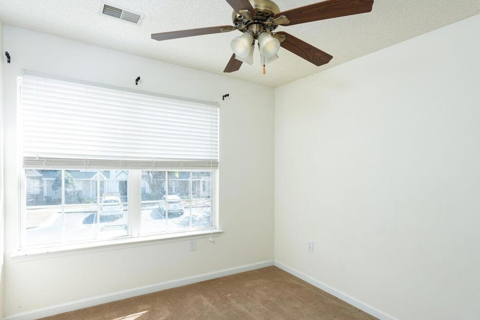 102 Yellow Hawthorn Circle