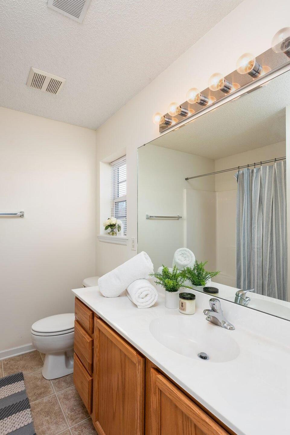 102 Yellow Hawthorn Circle